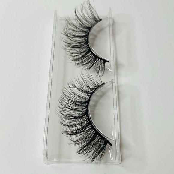 Classy Bitch lash - Picture 3 of 5